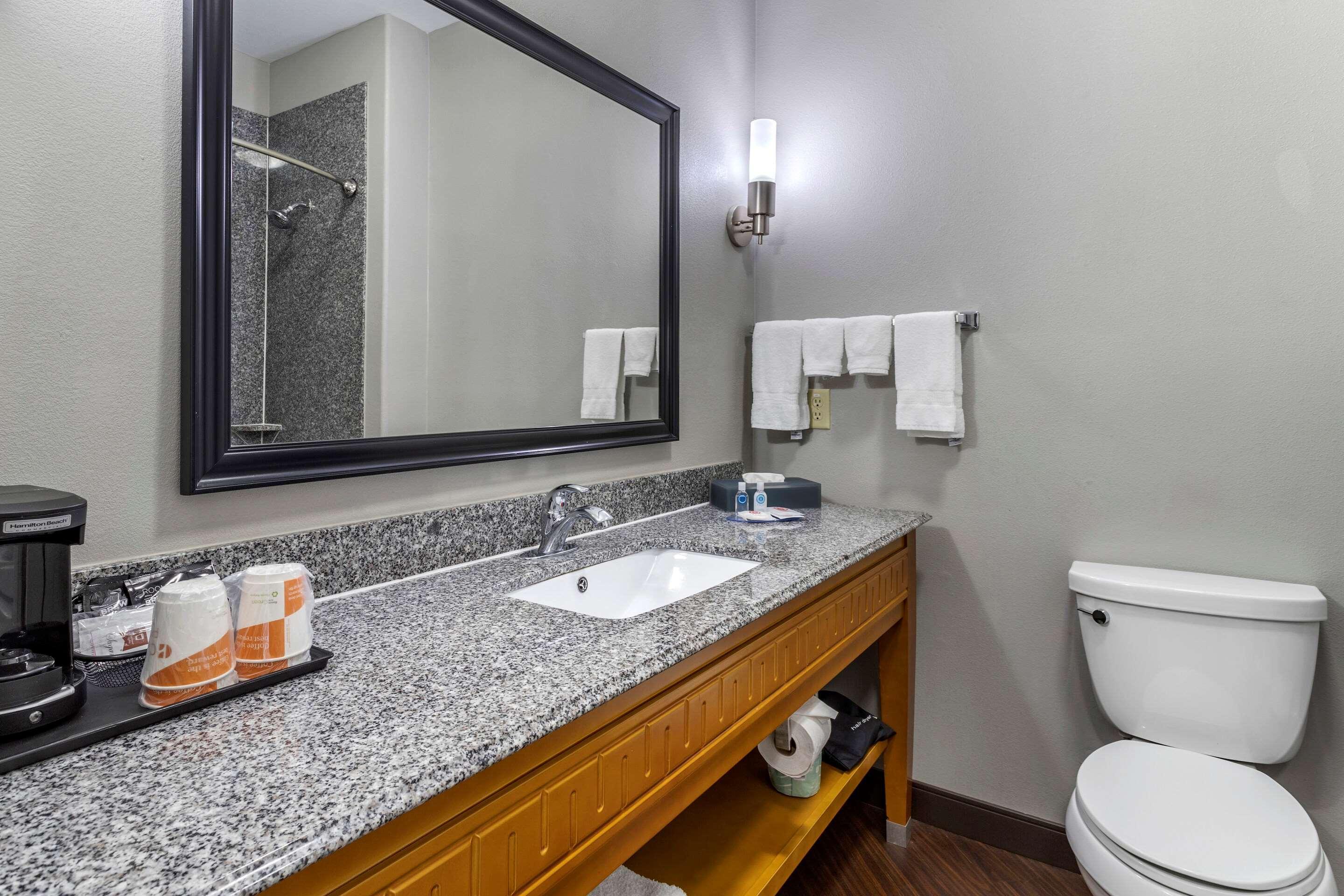 Comfort Inn & Suites Клівленд Екстер'єр фото