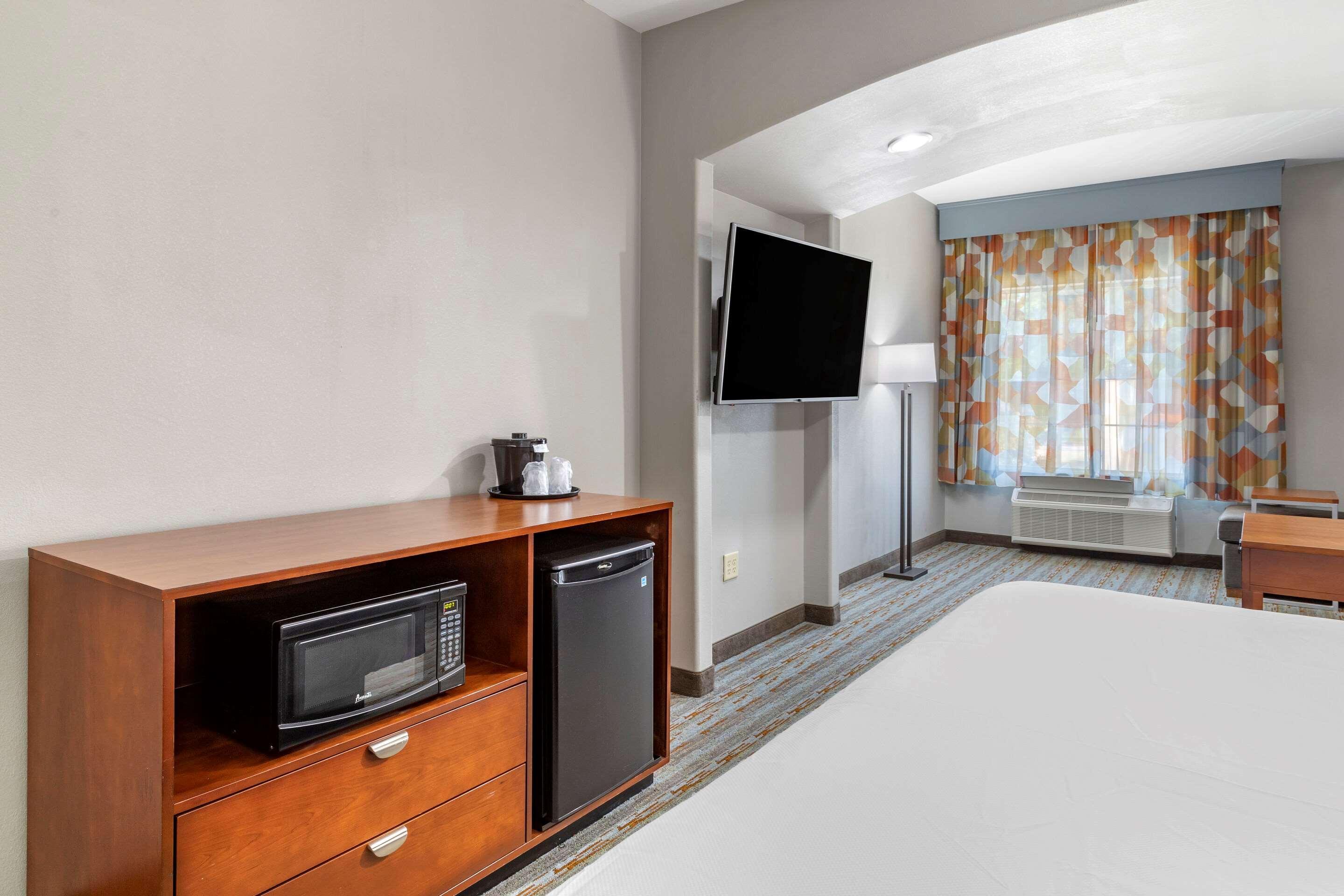 Comfort Inn & Suites Клівленд Екстер'єр фото