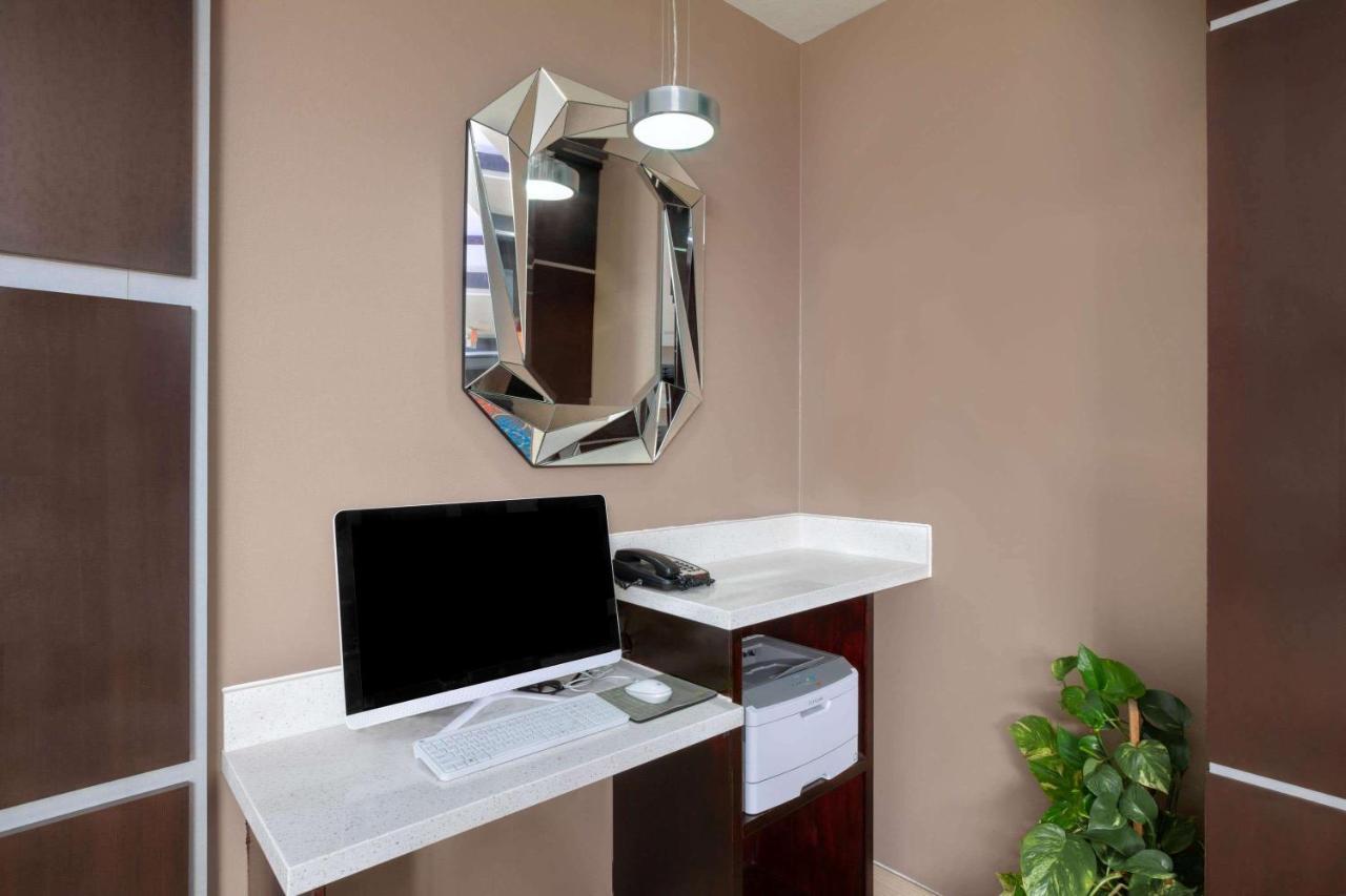 Comfort Inn & Suites Клівленд Екстер'єр фото